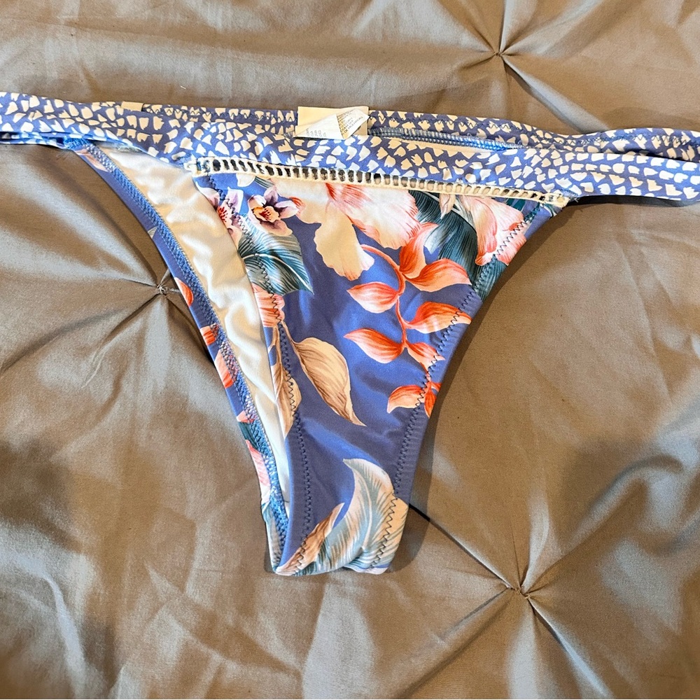 Rhythm bikini bottom size medium.